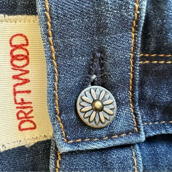 Driftwood embroidered distressed jeans 30” - Picture 10 of 10